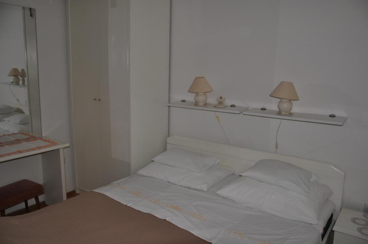 Apartmani Karla Klenovica Exterior foto